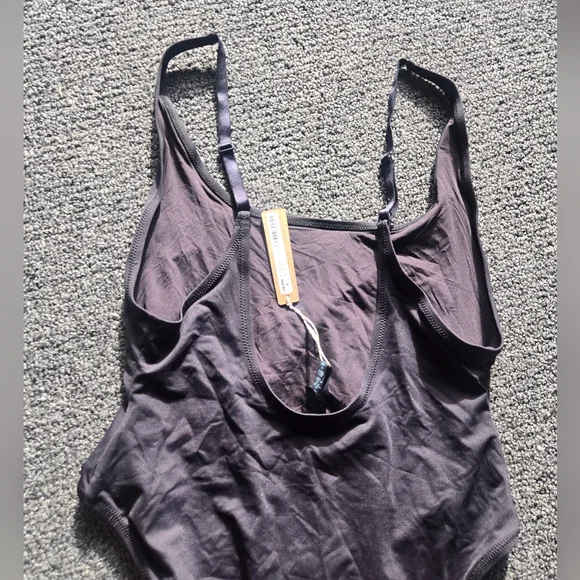 SKIMS ONEPIECE SWIM XL - Picture 3 of 3